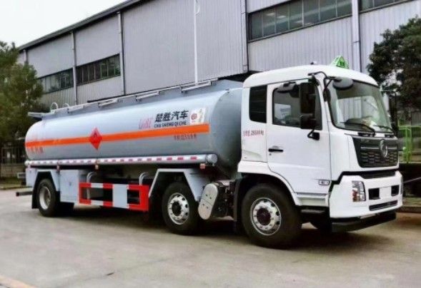 國六東風天錦小三軸油罐車_國六東風天錦前四后四油罐車